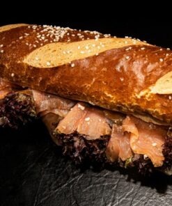 Laugenbaguette gefüllt mit Lachs