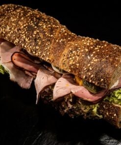 Wurzelbrot dunkel mit Putenschinken